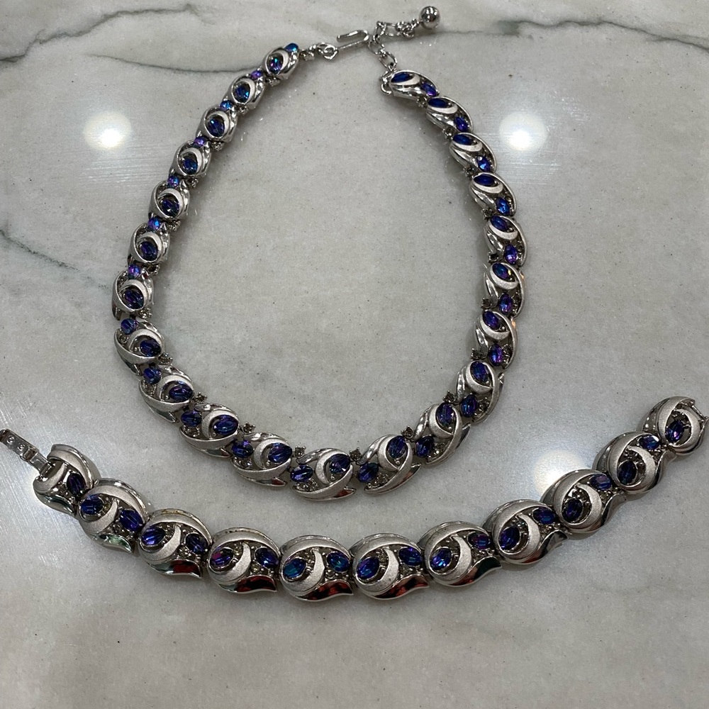 Vintage Trifari Bracelet. 7”